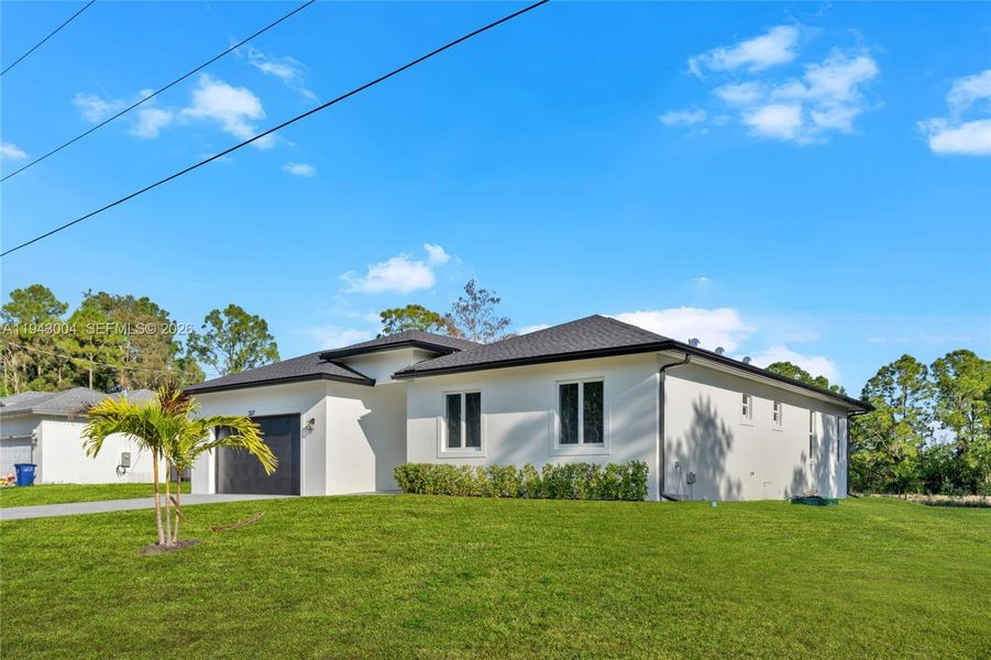 Exterior details and patio area of a home in , Lehigh Acres (Image 3).