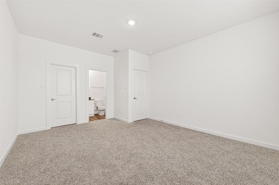 Spacious, unfurnished interior of a new home in Harvest Green, Richmond (Image 36).