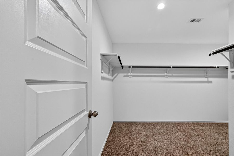 Spacious, unfurnished interior of a new home in Windstone on the Prairie, Richmond (Image 23).