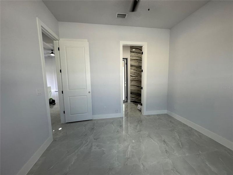 Spacious, unfurnished interior of a new home in , Cape Coral (Image 8).