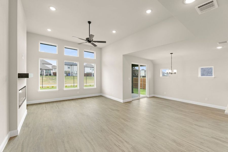 Spacious, unfurnished interior of a new home in Creekside, Royse City (Image 22).