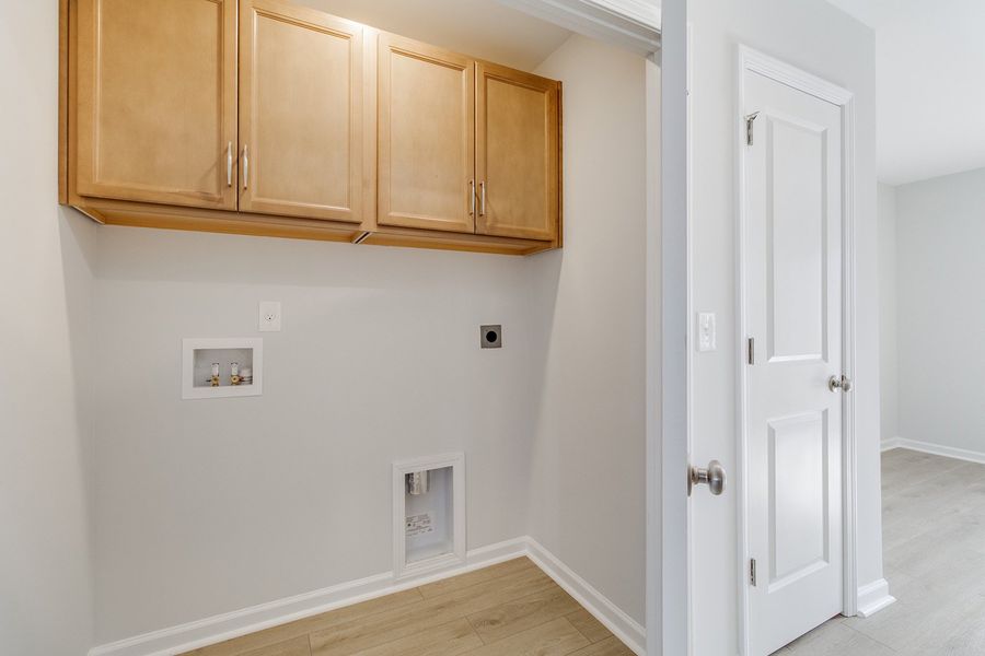 Spacious, unfurnished interior of a new home in Astoria, Columbia (Image 20).