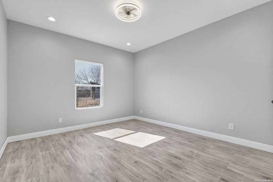 Spacious, unfurnished interior of a new home in , San Antonio (Image 20).