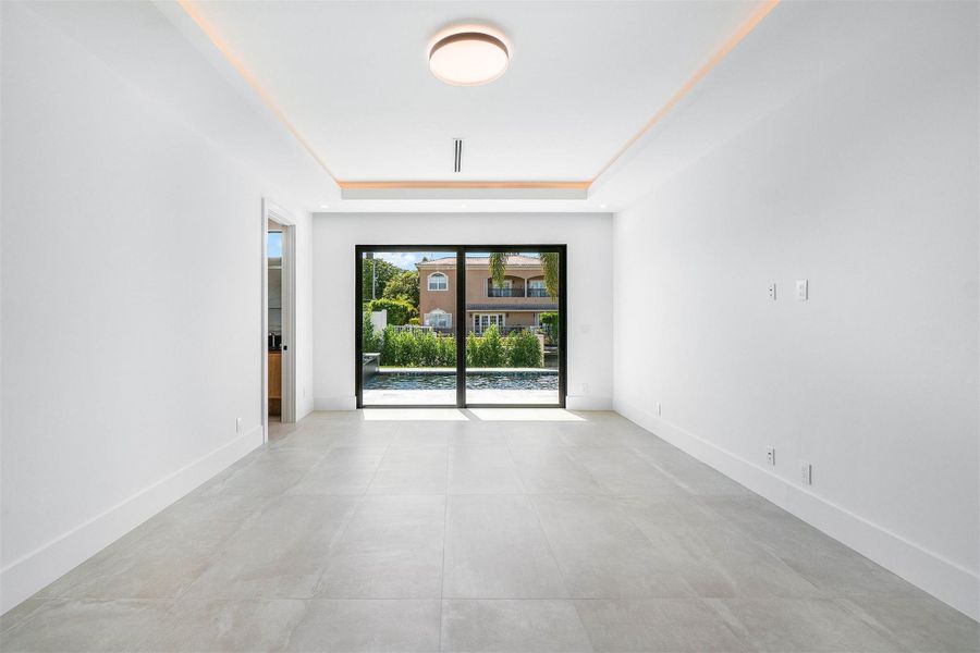 Spacious, unfurnished interior of a new home in , Pompano Beach (Image 15).