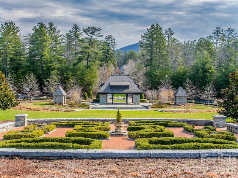 Community amenities in , Asheville (Image 41).
