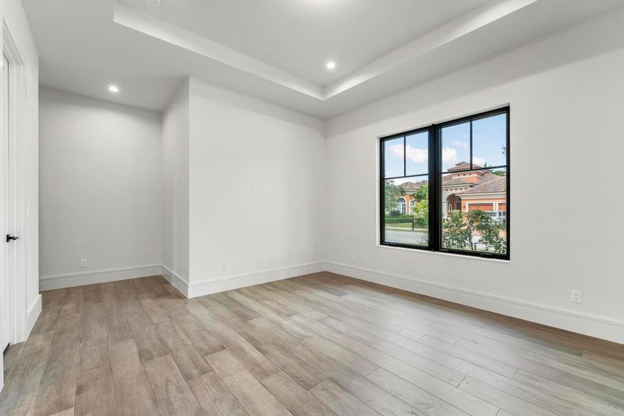 Spacious, unfurnished interior of a new home in , Port St. Lucie (Image 19).
