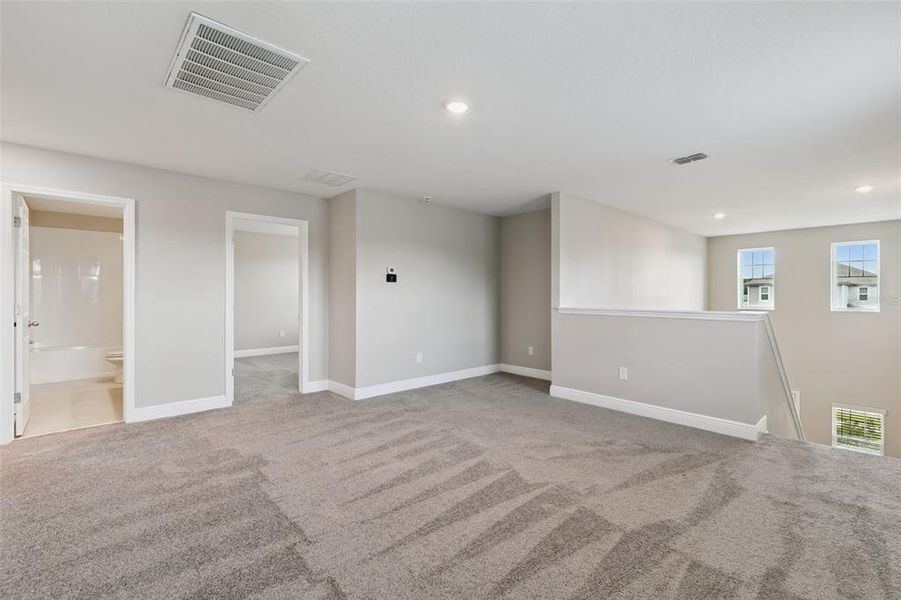 Spacious, unfurnished interior of a new home in , Daytona Beach (Image 46).