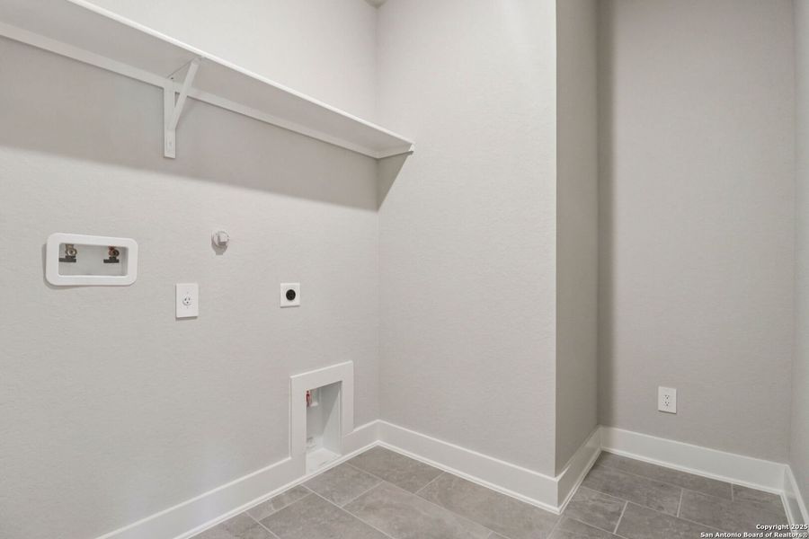 Spacious, unfurnished interior of a new home in Scenic Crest - Premier Series, Boerne (Image 33).