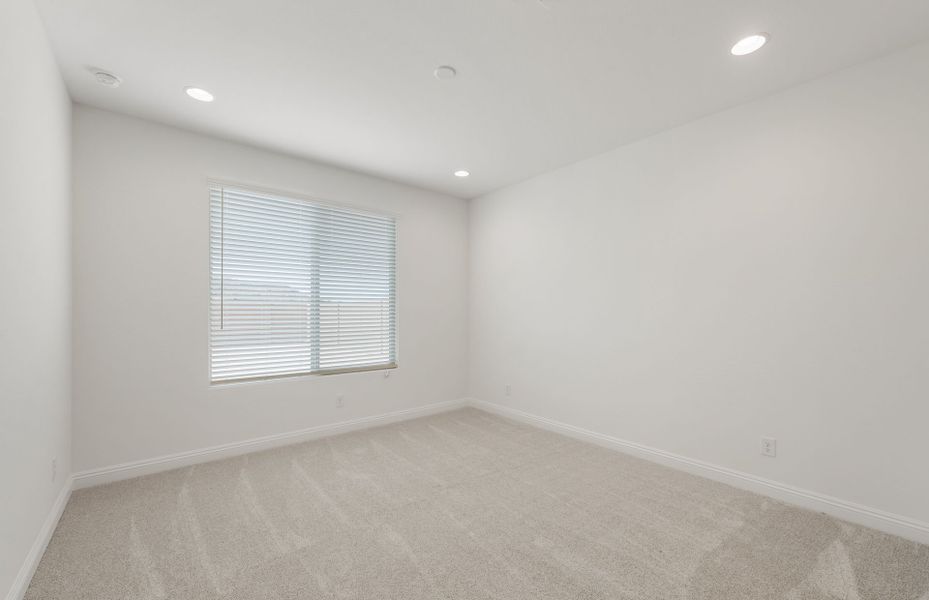 Spacious, unfurnished interior of a new home in Sun City Anthem at Merrill Ranch, Florence (Image 22).