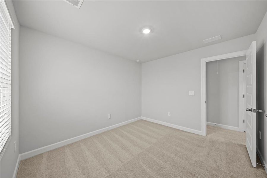 Spacious, unfurnished interior of a new home in Creek Ridge - Heritage Collection, Spartanburg (Image 16).