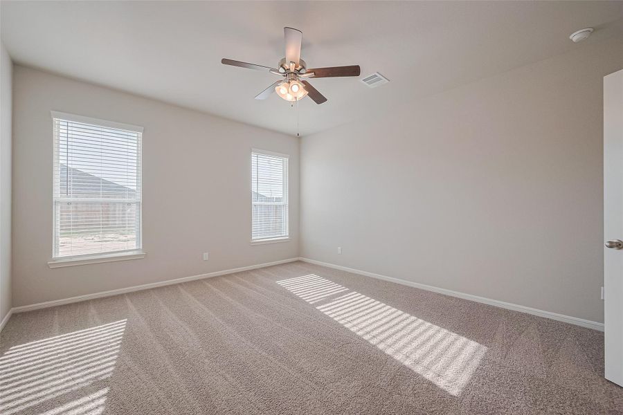 Spacious, unfurnished interior of a new home in Sunterra, Katy (Image 10).