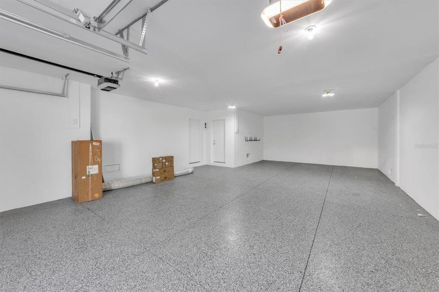 Spacious, unfurnished interior of a new home in , Anna Maria (Image 21).