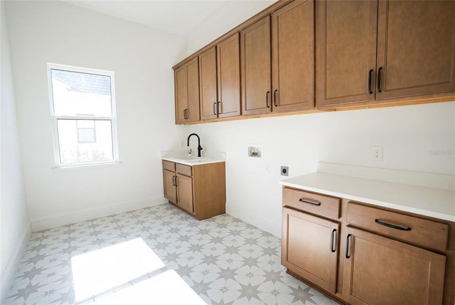 Furnished interior view inside a new home in , Orlando (Image 10).