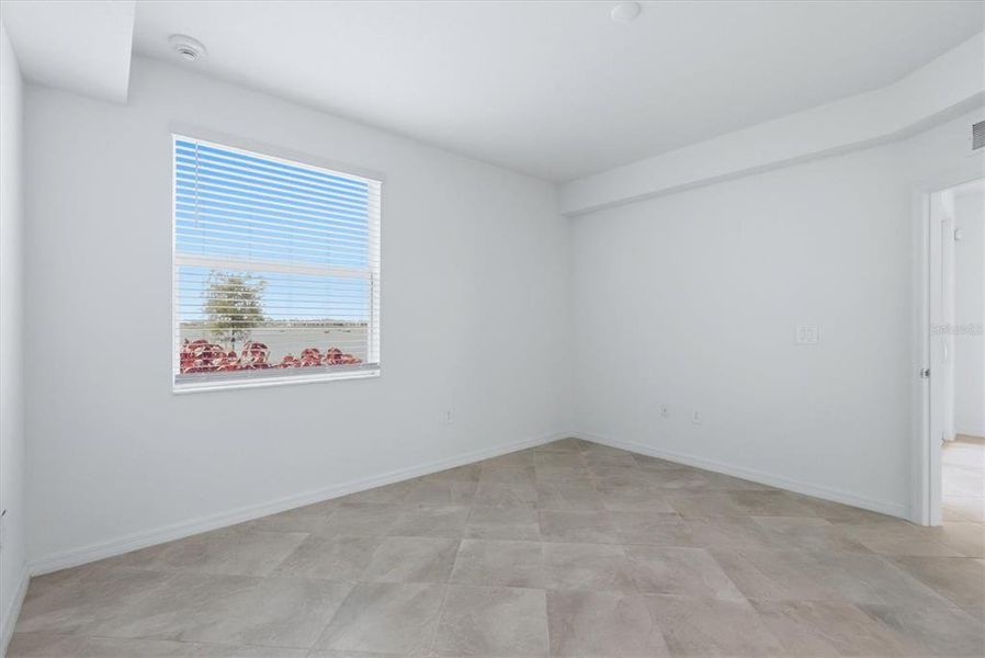 Spacious, unfurnished interior of a new home in , Bradenton (Image 25).