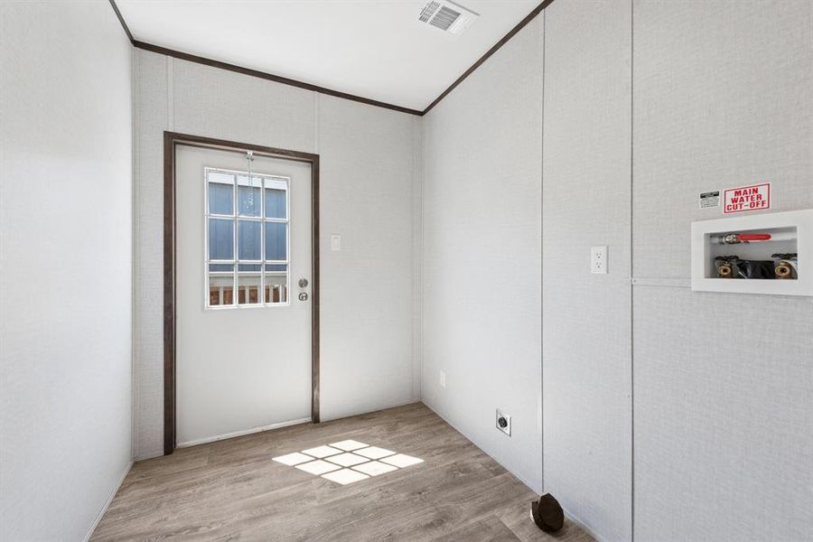 Spacious, unfurnished interior of a new home in , Granbury (Image 25).