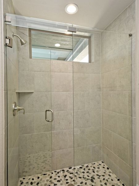 Representative interior finishes for a home built from the Santa Barbara II by Giddens Homes in Scofield Farms Estates, Georgetown (Image 20).