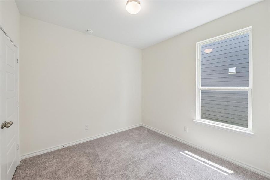 Spacious, unfurnished interior of a new home in Cottonwood Creek, Seagoville (Image 21).