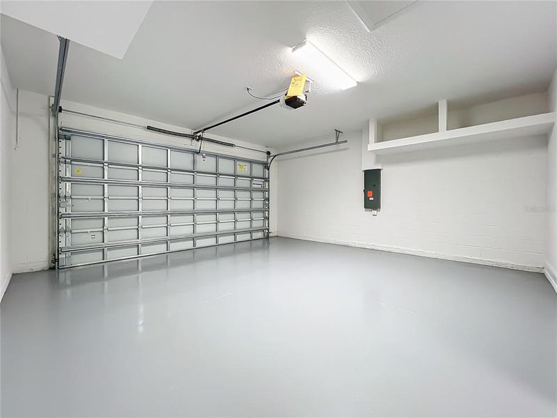 Spacious, unfurnished interior of a new home in Watercolor Place, Bradenton (Image 24).