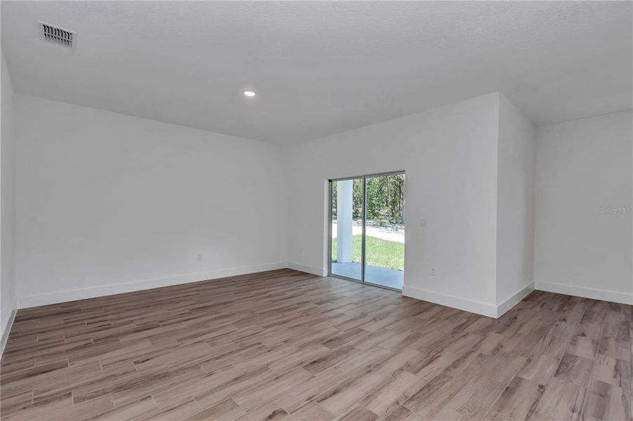 Spacious, unfurnished interior of a new home in , Dunnellon (Image 16). Spacious, unfurnished interior of a new home in , Dunnellon (Image 16).