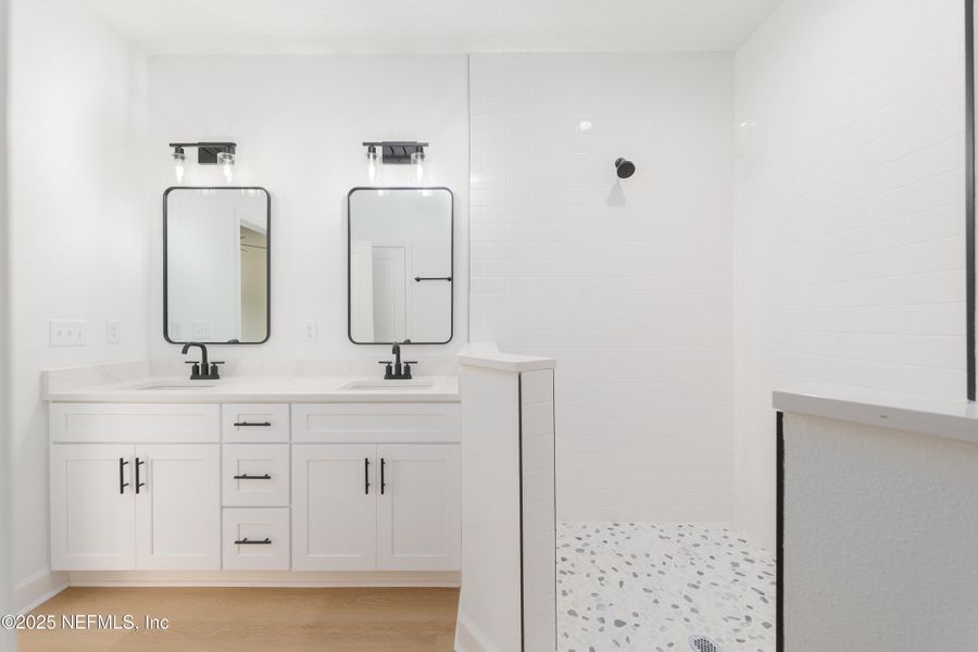 Furnished interior view inside a new home in , Middleburg (Image 12).