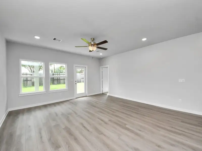 Spacious, unfurnished interior of a new home in Windmill Estates, Magnolia (Image 18).