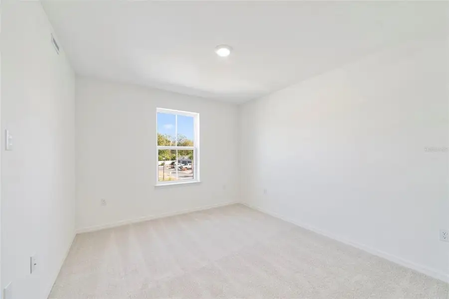 Spacious, unfurnished interior of a new home in Aulin Square, Oviedo (Image 19).