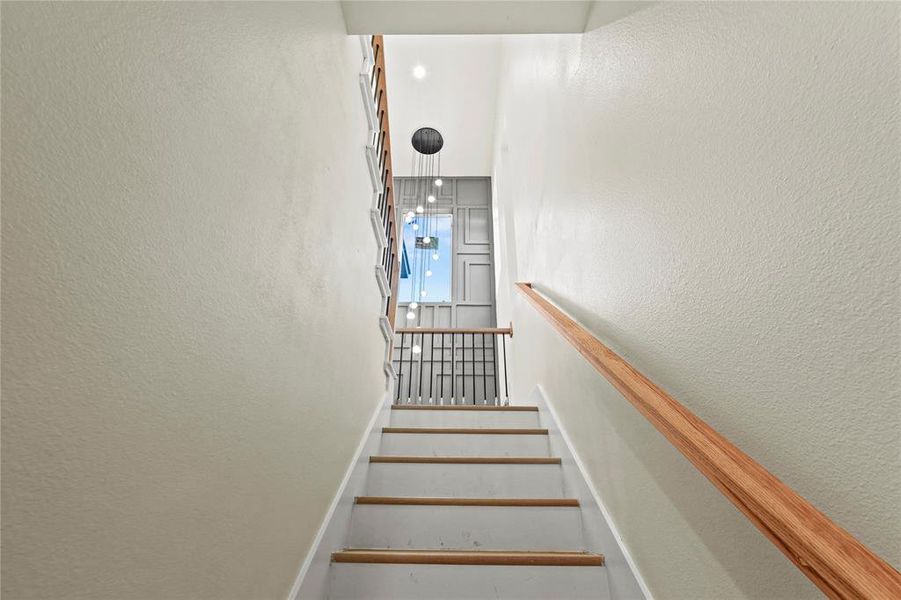 Spacious, unfurnished interior of a new home in , Dallas (Image 17).