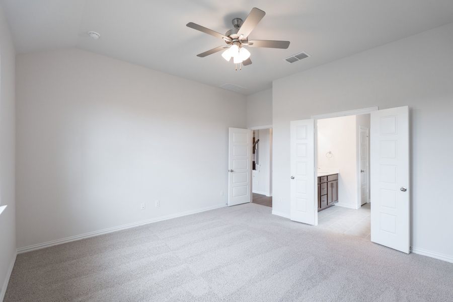 Spacious, unfurnished interior of a new home in Chalk Hill, Celina (Image 21).