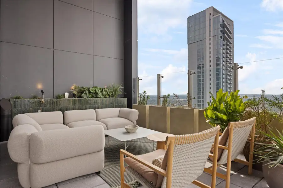 Condo located in Austin, TX showcasing its design and architecture (Image 5).