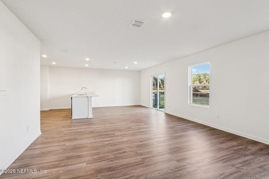 Spacious, unfurnished interior of a new home in Park Grove, Jacksonville (Image 40).