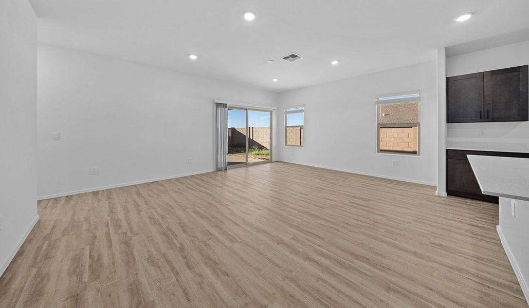 Representative unfurnished interior of a home built from the Lakeway - H40L by D.R. Horton in Sycamore Vista, Vail (Image 17).