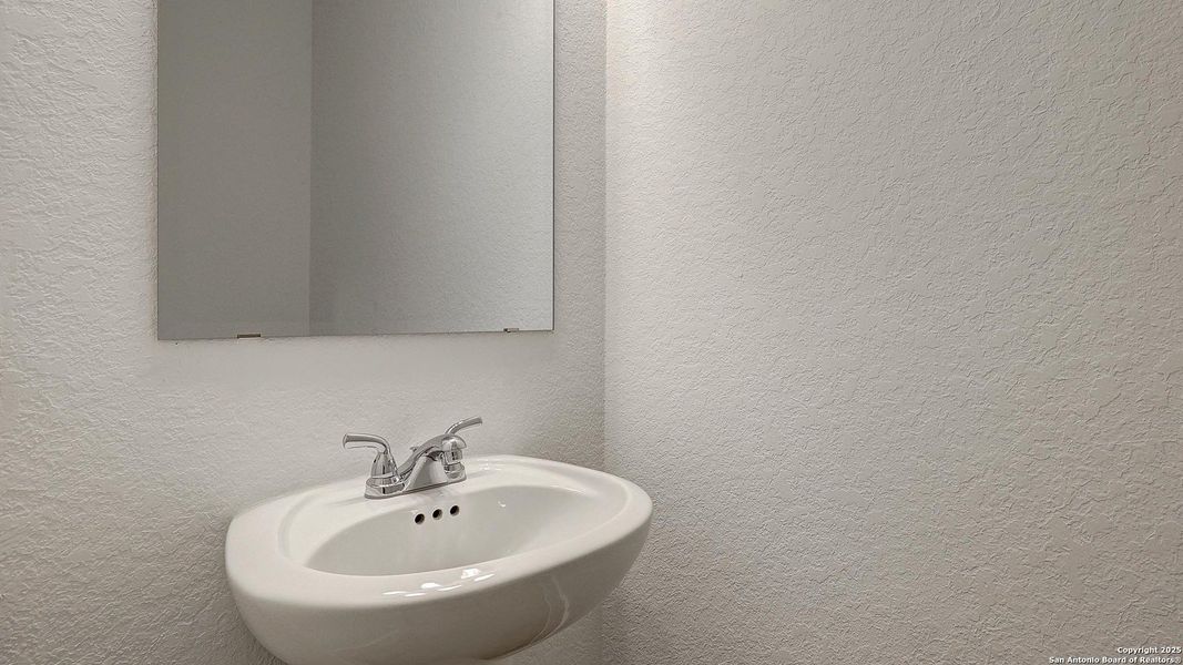 Close-up of interior finishes inside a home in Haby Hill 60', San Antonio (Image 21).