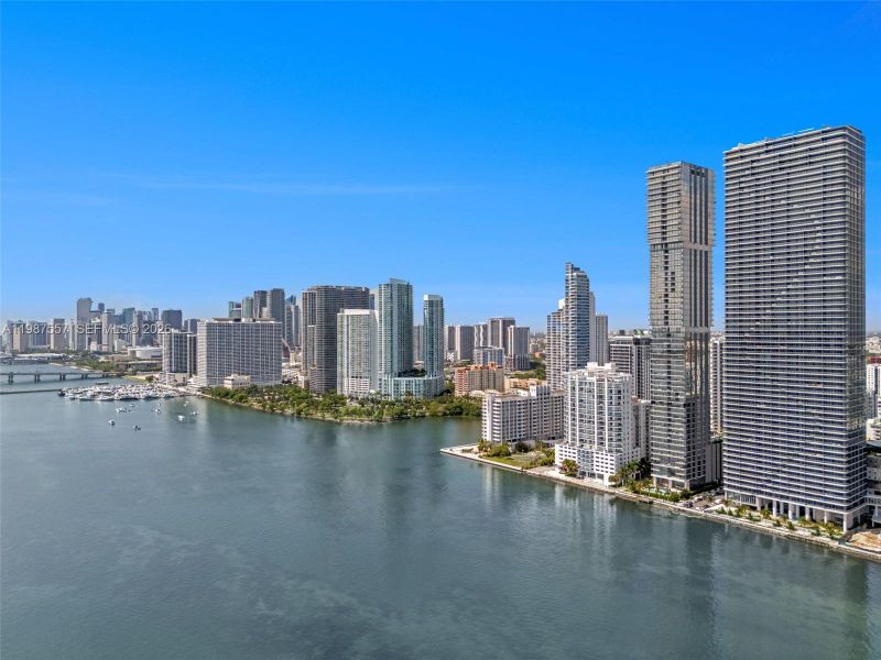 Condo located in Miami, FL showcasing its design and architecture (Image 3).