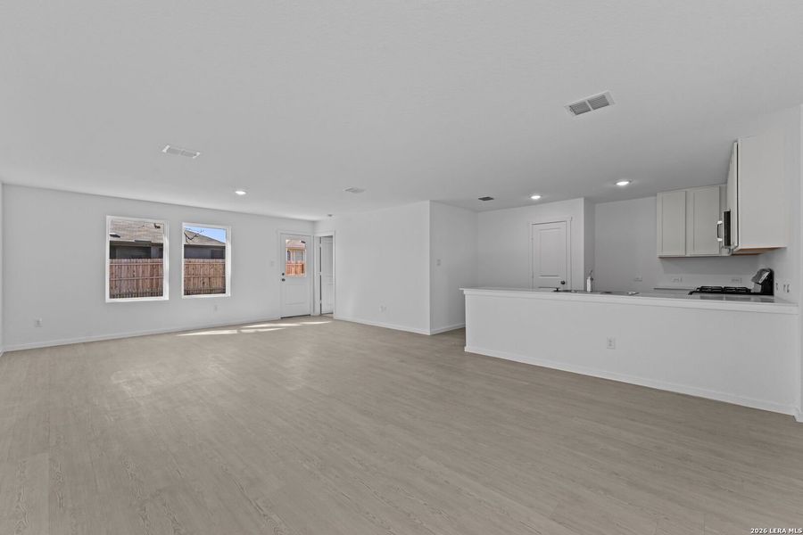 Spacious, unfurnished interior of a new home in Friendship Oaks, Fredericksburg (Image 20). Spacious, unfurnished interior of a new home in Friendship Oaks, Fredericksburg (Image 20).