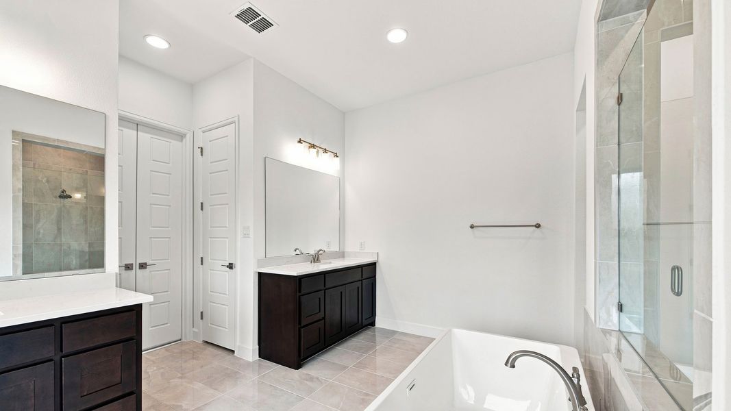 Furnished interior view inside a new home in Eliana, McKinney (Image 15).