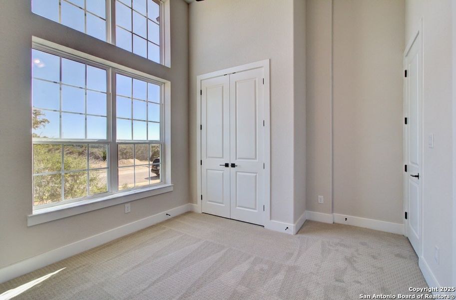 Spacious, unfurnished interior of a new home in Verandas at the Rim, San Antonio (Image 28). Spacious, unfurnished interior of a new home in Verandas at the Rim, San Antonio (Image 28).