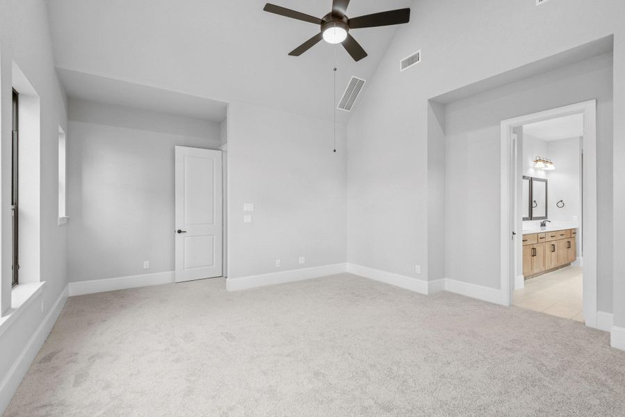 Spacious, unfurnished interior of a new home in Sienna 65' Homesites, Missouri City (Image 29).