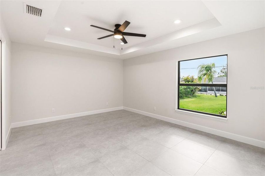 Spacious, unfurnished interior of a new home in , Port Charlotte (Image 28).