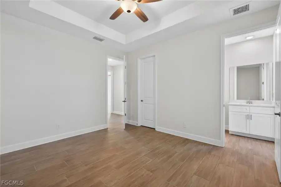Spacious, unfurnished interior of a new home in Cape Coral, Cape Coral (Image 27).
