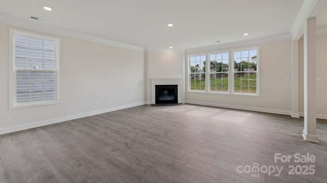 Spacious, unfurnished interior of a new home in Sylvan Creek, Denver (Image 30).