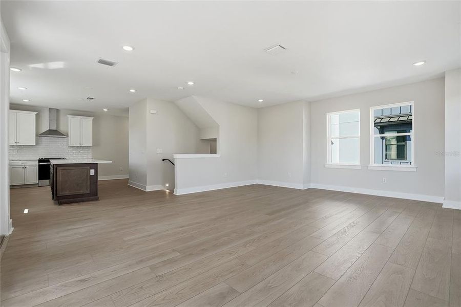 Spacious, unfurnished interior of a new home in , St. Petersburg (Image 24).