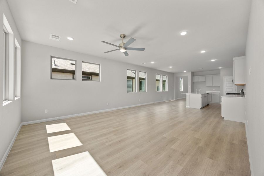 Spacious, unfurnished interior of a new home in Trinity Ranch, Elgin (Image 19).