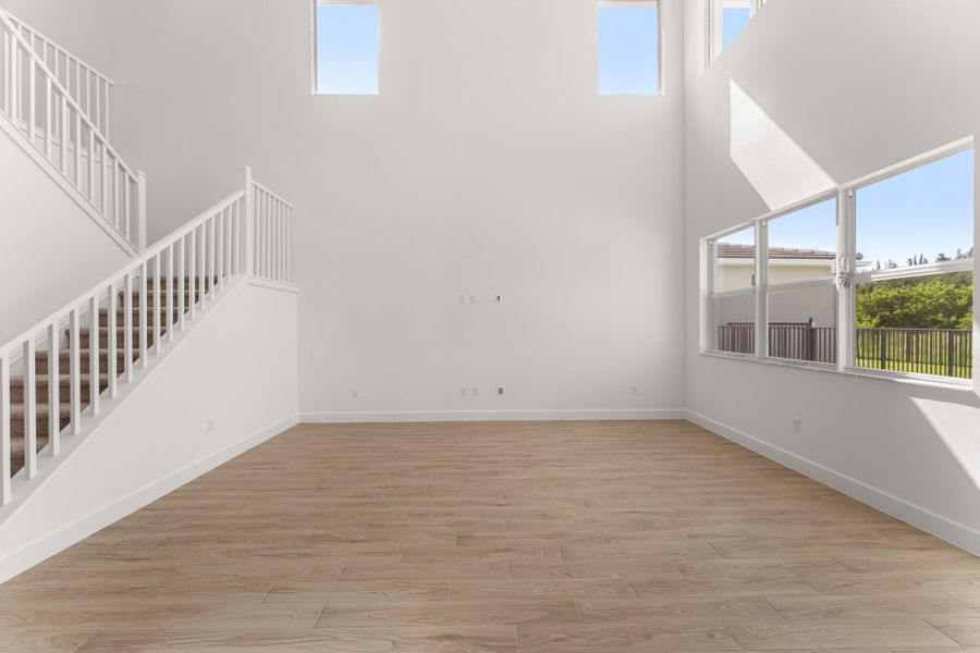 Spacious, unfurnished interior of a new home in Tradition, Port St. Lucie (Image 9).