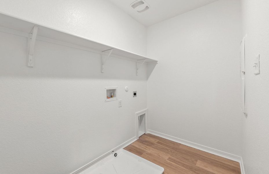 Spacious, unfurnished interior of a new home in Larson Crossing, Elgin (Image 15).