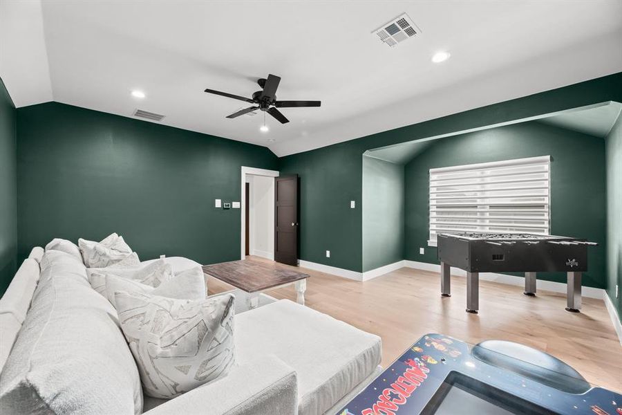 Furnished interior view inside a new home in , Corsicana (Image 27).