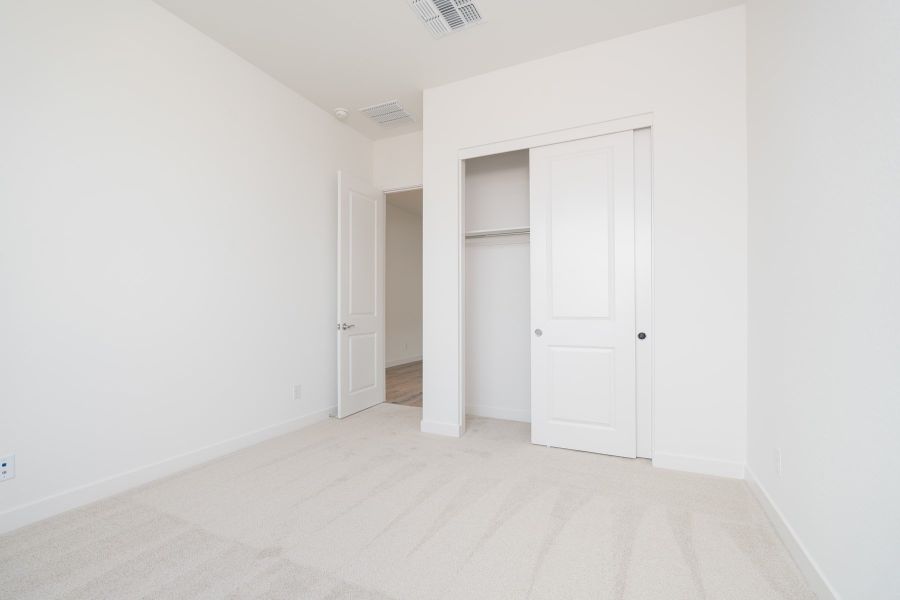 Spacious, unfurnished interior of a new home in Soleo, San Tan Valley (Image 17).