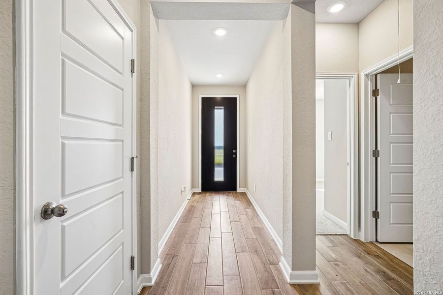 Spacious, unfurnished interior of a new home in Sagebrooke - Premier Series, San Antonio (Image 31).