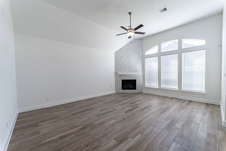 Spacious, unfurnished interior of a new home in Westwood, League City (Image 22).
