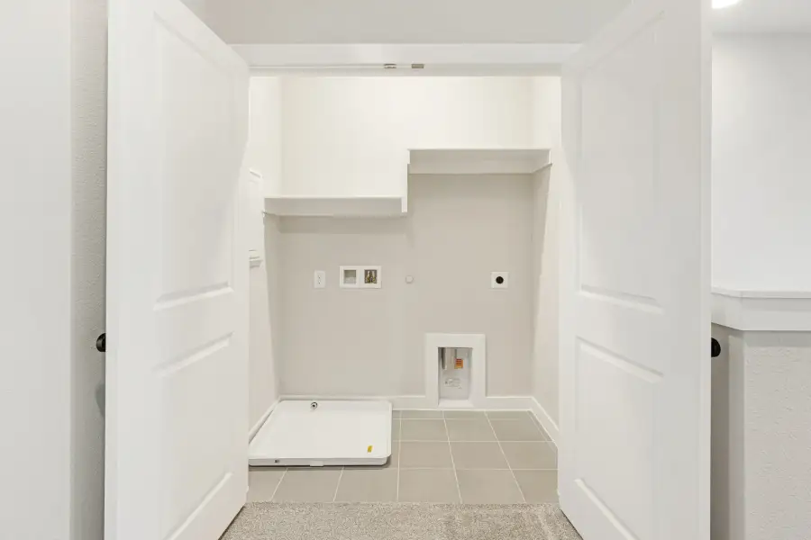 Spacious, unfurnished interior of a new home in Ten Mile Creek, Celina (Image 42).