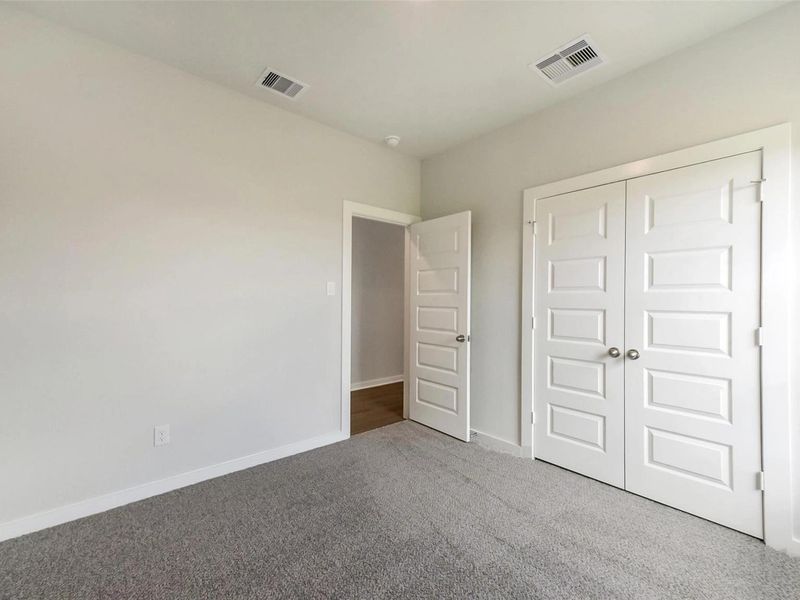 Spacious, unfurnished interior of a new home in River Ranch Meadows, Dayton (Image 29).